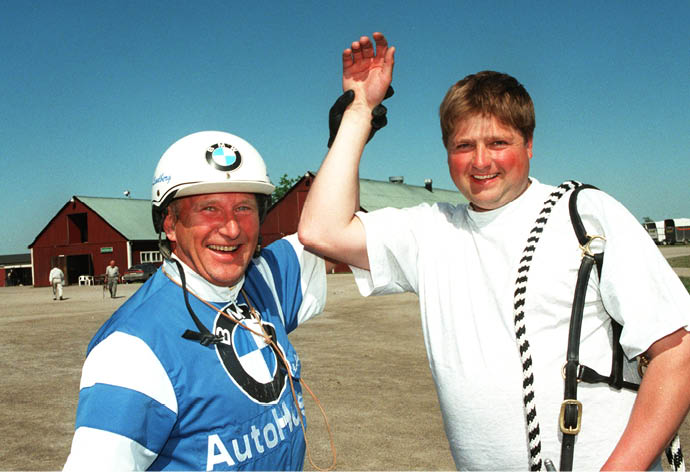 EFTER V75-SEGER. Fotograf: Referens:971172-32 Place: keywords:REPORTAGEBILDER