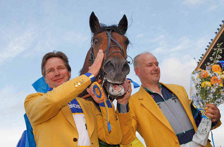 Foto: MIA T√ RNBERG/TR BILD Foto: Mia T√∂rnberg/Travronden.J√§gersro 20080907, Svenskt Travderby..Jorma Kontio och Sahara Dynamite och Timo Nur