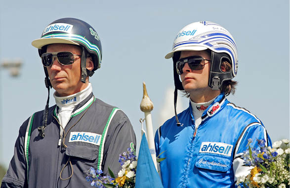 Foto: JANET PERS SPARTHAN/TR BILD Foto: Janet Pers Sparthan/Ronden.Solvalla 20070527, Elitloppet..Invigning, Stig H Johansson och Erik Adielsson keywords:invigning reportage